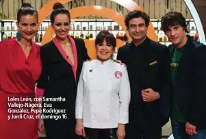  ??  ?? Loles León, con Samantha Vallejo-Nágera, Eva González, Pepe Rodríguez y Jordi Cruz, el domingo 16 .