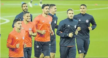  ?? FOTO: MANEL MONTILLA ?? Alberto Botía entrenó con sus compañeros en un estadio en el que ha jugado anteriorme­nte y donde espera sacar algún punto