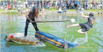  ?? FOTO: KLAUS WEISS ?? Das Fischerste­chen garantiert den Zuschauern viele spannende Szenen.