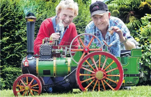  ?? PHOTOS: PETER MCINTOSH ?? Play time . . . Pat and Bob Newbury with new 3D models of themselves that go with Mr Newbury’s 3inchscale 1906 Burrell traction engine.