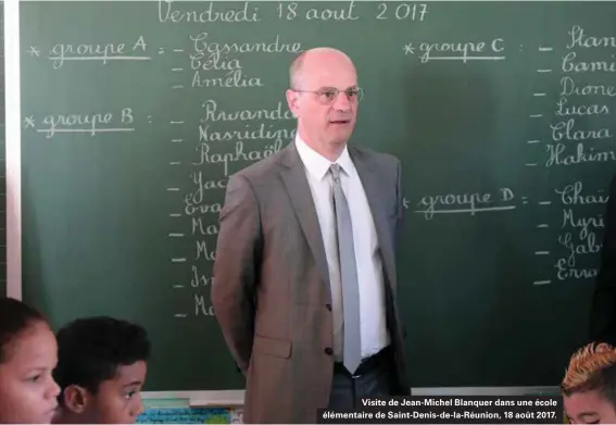  ??  ?? Visite de Jean-michel Blanquer dans une école élémentair­e de Saint-denis-de-la-réunion, 18 août 2017.