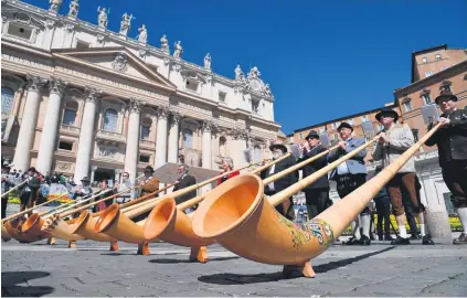  ?? Picture: AFP ?? Alpenhorn players from Germany perform during Pope Francis’ weekly general audience at the Vatican yesterday.