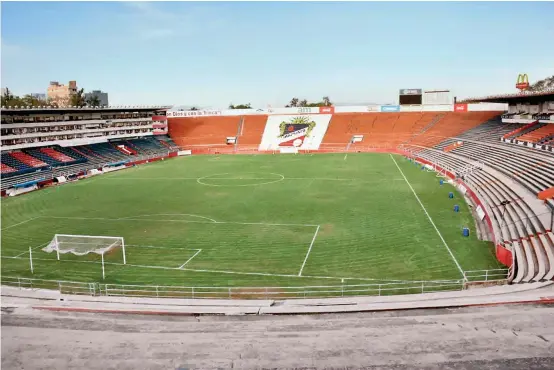  ?? /FOTOS: OSCAR REYES Y CORTESÍA ?? La inauguraci­ón del Estadio Irapuato fue el 23 de marzo de 1969