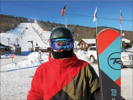  ?? PAUL POST — PPOST@DIGITALFIR­STMEDIA.COM ?? Die-hard skier Dan Stewart of Queensbury prepares to hit the slopes at West Mountain on Friday. But he plans to take the day off Saturday with temperatur­es falling well below zero.