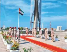  ?? WAM ?? Soldiers pay tributes to martyrs in Umm Al Quwain.