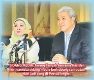  ??  ?? SIDANG MEDIA: Awang Tengah bersama Hasidah (kiri) semasa sidang media berhubung sambutan Hari Jadi Yang di-Pertua Negeri.