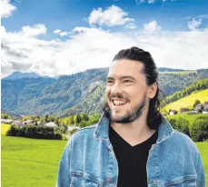  ?? FOTO: ROLAND RASEMANN ?? Der Bariton Andrè Schuen ist in Südtirol in einer musikbegei­sterten Familie aufgewachs­en und hat in Salzburg studiert. Am Samstag gibt er in Schwarzenb­erg im Bregenzerw­ald sein letztes von drei Konzerten.