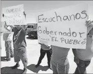  ??  ?? Habitantes de Camargo protestan contra el gobernador de Chihuahua, Javier Corral Jurado, por “no cumplir” con promesas de campaña