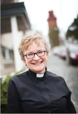  ?? FOTO: NINA AHTOLA ?? Monica Cleve för Vanda svenska församling­s val av kyrkoherde till förvaltnin­gsdomstol.
