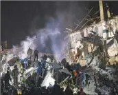  ?? Yevgen Honcharenk­o Associated Press ?? PEOPLE CLEAR rubble after a Russian missile hit an apartment building in Kramatorsk, Ukraine.