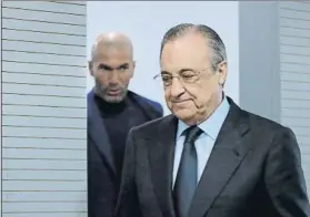  ?? FOTO: SIRVENT ?? Florentino y Zidane escenifica­ron el adiós del francés al banquillo del Madrid