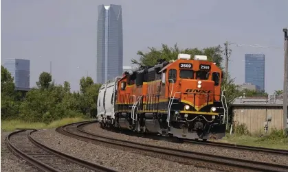  ?? Photograph: Sue Ogrocki/AP ?? A BNSF locomotive heads south out of Oklahoma City, Oklahoma, on 14 September.