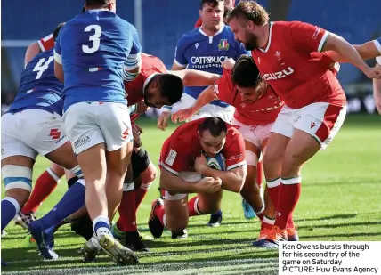  ??  ?? Ken Owens bursts through for his second try of the game on Saturday PICTURE: Huw Evans Agency