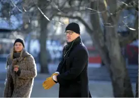  ??  ?? Ann-sofie Rase och Samuel Fröler gör två av rollerna i Mia Törnqvists nyskrivna pjäs ”Tiggarna”.