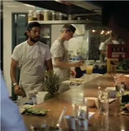 ?? NICK GREEN/LOQULES/TRIBUNE NEWS SERVICE ?? Cooking classes with noted chef Louis Tikaram are just one perk offered by Loqule, a Los Angeles startup, to keep employees engaged.