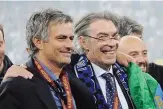  ??  ?? Massimo Moratti con Mourinho tecnico del triplete