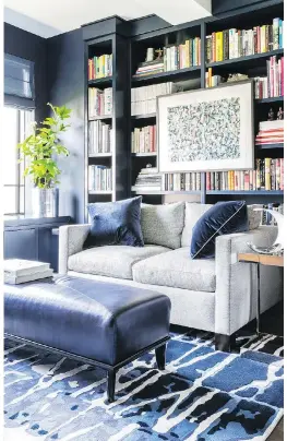  ?? MARCO RICCA/DRAKE/ANDERSON ?? “This cosy library with dramatic navy walls is energized in a distinct and artful way by the dynamic carpet underneath,” says designer Jamie Drake. “It also perfectly pulls together the room.”