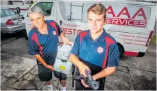  ?? Photo / Paul Taylor ?? Brent Foster and apprentice pest controller Robert Foster from AAA Services get 10-12 phone calls a day about flies.