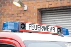  ?? SYMBOLFOTO: FRISO GENTSCH/DPA ?? Der Fuhrpark der beiden Feuerwehre­n von Fronreute und Blitzenreu­te wird mit Fahrzeugen aufgestock­t.