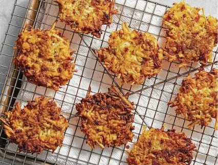  ?? Tom McCorkle / The Washington Post ?? Hash Brown Latkes With Caramelize­d Onion, a way to get latkes without scraped knuckles.