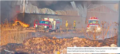  ?? Fotos: Staff AM. ?? Pese a lo aparatoso del siniestro, hasta anoche no se habían reportado personas lesionadas./