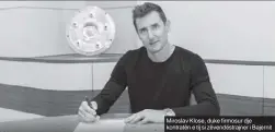  ??  ?? Miroslav Klose, duke firmosur dje kontratën e tij si zëvendëstr­ajner i Bajernit
