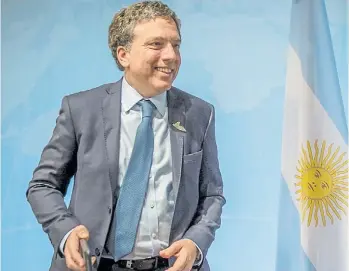  ??  ?? Sonrisas. Ministro Nicolás Dujovne. El Gobierno espera un crecimient­o superior al 3%.