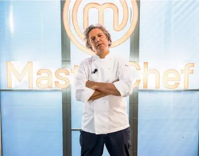  ??  ?? Giorgio Locatelli, 55 anni, vive e lavora a Londra dal 1986. Chef del Savoy Hotel, è molto amato dalle star internazio­nali