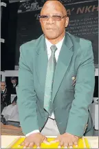  ?? Picture: GALLO IMAGES ?? RUGBY LEGEND: Welile ‘Bomza’ Nkhola lays down his handprints during the opening ceremony of the Springbok Experience Rugby Museum in 2013 at the V&A Waterfront in Cape Town