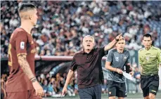  ?? /EFE. ?? Jose Mourinho no ocultó sus emociones luego que ‘La Loba’ sacara los tres puntos sobre el final del partido.