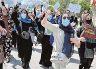  ?? // AFP ?? La manifestac­ión de mujeres del pasado martes fue dispersada a tiros