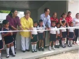  ?? JESÚS GARCÍA ?? Los miembros del club inauguraro­n la obra en el kínder Jaime Nunó.