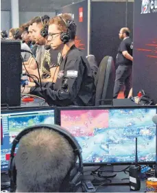  ?? FOTO: DPA ?? Egal ob FIFA oder andere Spiele – der eSport boomt.