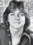 ?? Fotos: dpa, Stringer ?? Zweimal David Cassidy: Das Schwarz Weiß Foto zeigt ihn 1972, das Bild rechts bei einem Auftritt im November 2008 in London.
