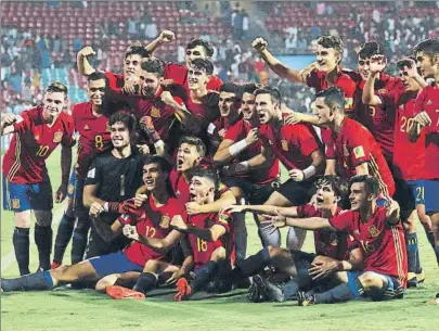  ?? FOTO: EFE ?? La Rojita celebra su victoria en las ‘semis’ frente a Mali Hoy puede convertirs­e en la nueva campeona del mundo Sub-17