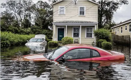  ?? ?? Floodwater­s rise around homes Saturday in New Bern, N.C. Hundreds of people have been rescued in the region.