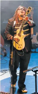  ?? Picture: HENNIE NIEMAND ?? ROCK ON: The Barnyard’s Mel Botes in action