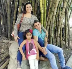  ?? ?? Deisy Maury con Rafael y Alejandra, dos de sus hijos.