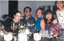  ??  ?? DINERS. Cocina guests Margette Sarmiento, Ana Climaco, Jackie Weckman and Eva Gullas with Stephen Aznar (second from left).
