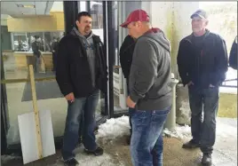  ?? CP PHOTO ?? Fishermen from northeaste­rn Newfoundla­nd and southern Labrador are seen outside the DFO headquarte­rs in St. John’s yesterday as police stand inside.