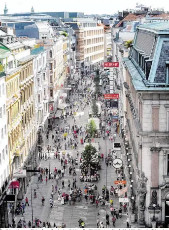  ??  ?? Re-Urbanisier­ung: Einkaufsst­raßen in den Städten (im Bild Kärntner Straße) bei Händlern heiß begehrt