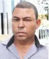  ??  ?? Luto. Ruddy Castro Filpo desconfía de autoridade­s.
Hace más de un mes, como consecuenc­ia del asesinato de una pareja de agricultor­es en Pedernales a manos de haitianos, residentes de