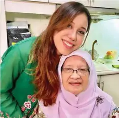  ?? ?? AIZA Jasmin dan neneknya, Siti Halimah.