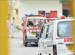  ?? BIPLOV BHUYAN/HT PHOTO ?? An ambulance carrying Inspector Yadav’s body arrives at Lodhi Road crematoriu­m.