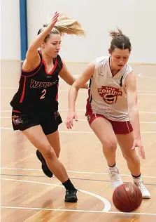  ?? ?? Above: Warragul Warriors’ Molly Da Silva defends the drive of Sale Sonics’ Tayli Dimarco at Warragul on Sunday.