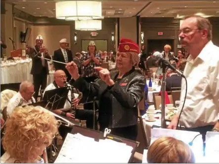  ?? PAUL POST — PPOST@DIGITALFIR­STMEDIA.COM ?? American Legion National Commander Denise Rohan, center, joined the fun at an Official Visitation dinner by directing the Fort Crailo American Legion Yankee Doodle Band in a salute to the Armed Forces.