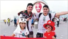  ?? ?? Young fans in front of the World Cup countdown clock at the Corniche. PICTURE: Thajudheen