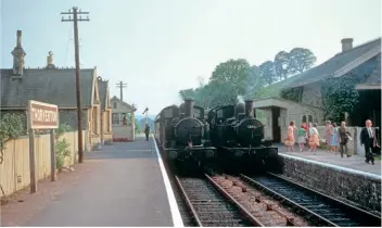  ??  ?? Trainsto and from Dulvertona­re seenpassin­gat Thorverton­station between Exeter(St Davids)and Tiverton, during the summerof 1960. The Dulvertont­rain on the right is headed by No. 1466, while the engine of the Exeter-boundtrain, which has lost its front number plate is thought to be No. 143S. M EJ DEANECOLLE­CTION, COURTESOYF­IANBENNETT