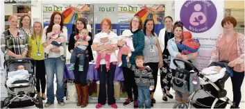  ??  ?? Gathering Mums and children with LBI volunteers and NHS Lanarkshir­e staff at the informatio­n stall