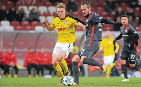 ?? RP-FOTO: FALK JANNING ?? Auch Emir Kujovic (rechts) konnte sich im Test gegen Fortuna Köln nicht empfehlen.